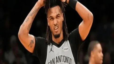 “赖斯感叹：切尔西制造挑战，枪手力克强敌，终闯决赛辉煌时刻！”